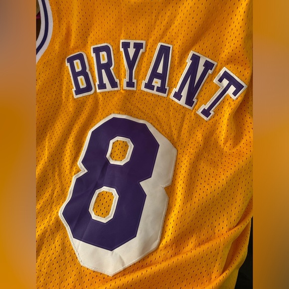 LA Lakers Kobe Bryant Mitchell Ness 1996-97 Jersey NBA Yellow Gold Home Memorial - Picture 11 of 11
